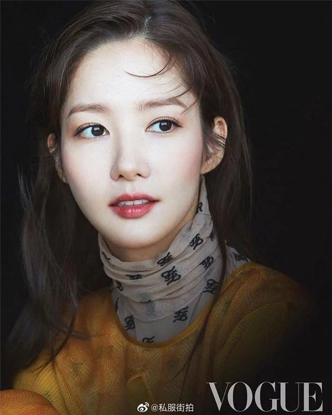 Park Min Young khoe vẻ đẹp ma mị trên bìa tạp chí