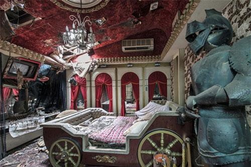 Lạnh người lời nguyền khách sạn tình yêu bị ma ám