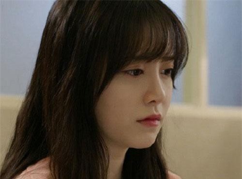 Cô vợ thâm thúy "mượn tay" người khác ra mặt trừng trị chồng và kẻ thứ 3, còn mình đứng sau đóng vai kẻ yếu đuối