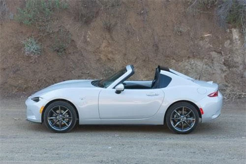 3. Mazda MX-5 Miata Sport 2019 (giá khởi điểm: 25.295 USD).