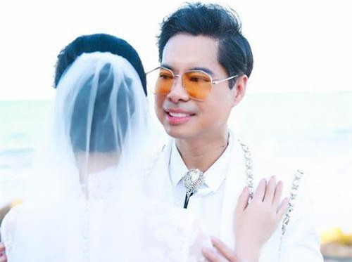 Ca sĩ Ngọc Sơn khoe ảnh cưới, chuẩn bị kết hôn ở tuổi 50?