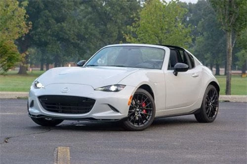 8. Mazda MX-5 Miata RF Club 2019 (giá khởi điểm: 31.910 USD).