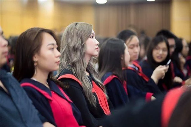 “Bông hồng” Lào gốc Việt xinh đẹp trong lễ tốt nghiệp tại Học viện Ngoại giao - 9