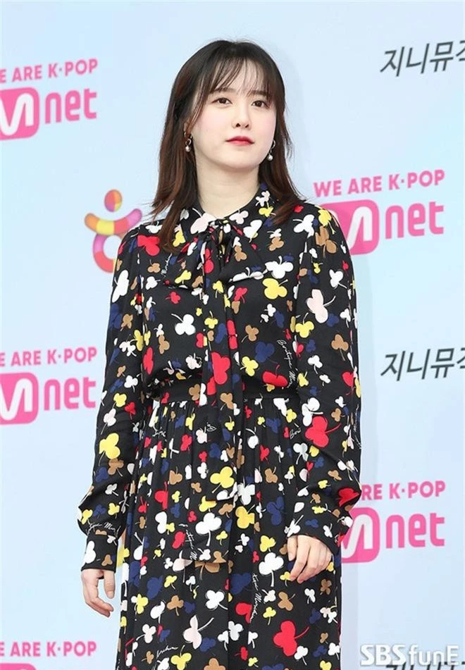 Siêu thảm đỏ hội tụ quân đoàn idol, diễn viên siêu khủng: Goo Hye Sun lạc quẻ, TWICE đọ tầm sexy chan chát với MAMAMOO - Ảnh 17.