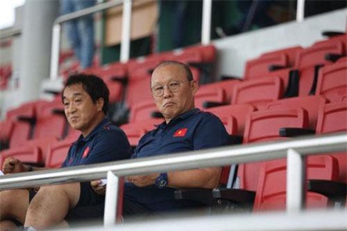 HLV Park Hang Seo cử người sang khảo sát SVĐ ở Thái Lan