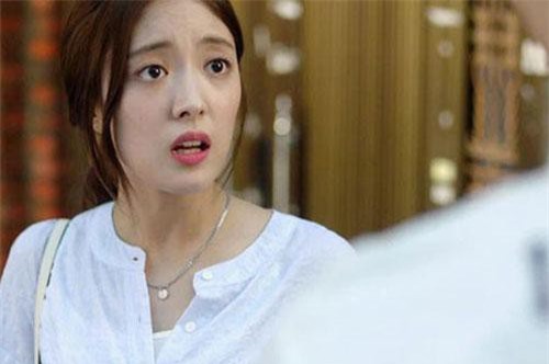 Bồ của chồng đến nhà đòi danh phận, chết sững khi nhìn thấy một người