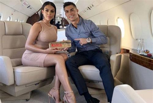 Bạn gái Ronaldo khoe dáng với loạt hình nội y hút mắt