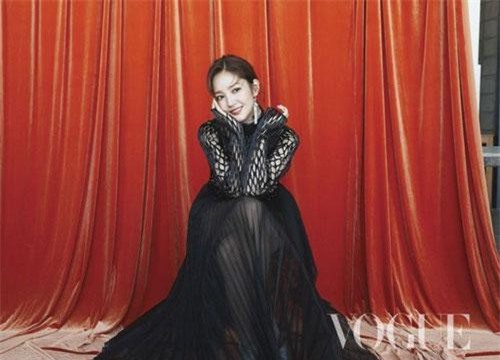 Lâu lắm mới xuất hiện, "nữ hoàng dao kéo" Park Min Young lại gây thương nhớ nhờ vẻ đẹp hút hồn trên tạp chí