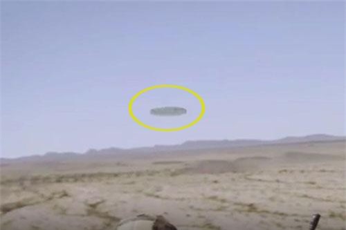 UFO ‘khủng’ theo dõi Quân đội Mỹ tập trận