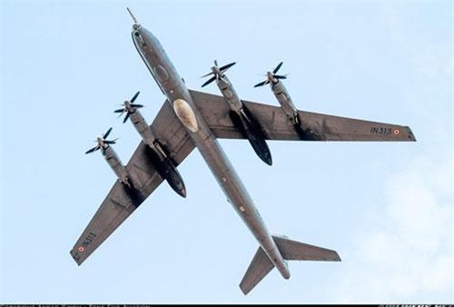 Thán phục: Nga biến “sát thủ săn ngầm” thành oanh tạc cơ tầm xa