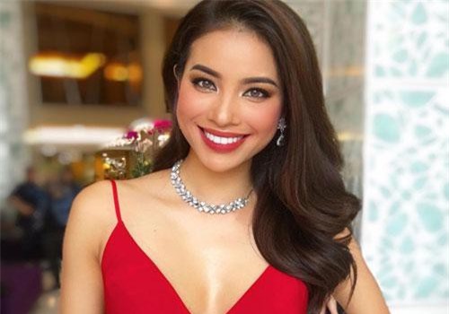 Suốt ngày tạo dáng bên siêu xe, xách túi hàng hiệu vài trăm triệu, cuộc sống của Phạm Hương trên đất Mỹ sung sướng cỡ nào?