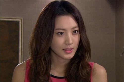 “Vỏ quýt dày có móng tay nhọn”: Gặp cô vợ vừa cứng vừa nhây, ả nhân tình của chồng “vác bụng” đến ăn vạ chỉ còn nước nghiến răng kèn kẹt