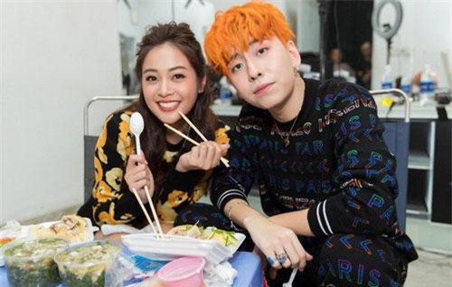 Osad thân mật bên sao nữ "Thiên tài bất hảo" khiến fan thích thú