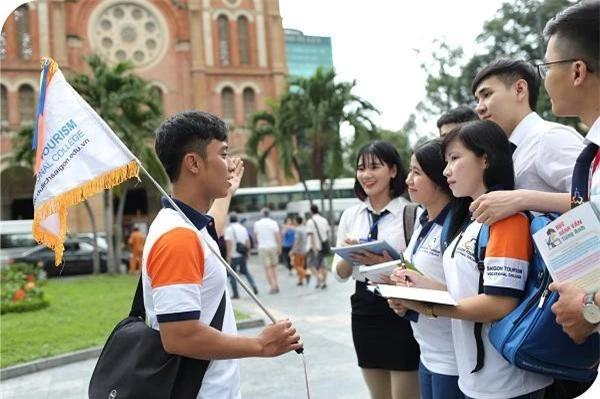  chất lượng đào tạo nguồn nhân lực du lịch không nhất quán, không đạt chuẩn. Có thể nói gần như sinh viên ngành khách sạn ra trường đều không có kỹ năng chuyên nghiệp. 