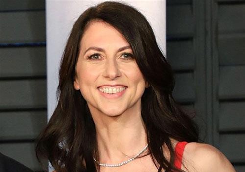 Hậu ly hôn, vợ cũ tỷ phú Jeff Bezos ngày càng "lên hương", chính thức trở thành người phụ nữ giàu thứ 3 thế giới, nắm trong tay quyền sinh sát Amazon