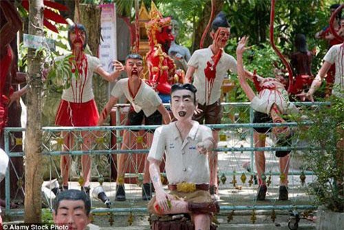 Rợn tóc gáy khi bước chân vào khu vườn địa ngục