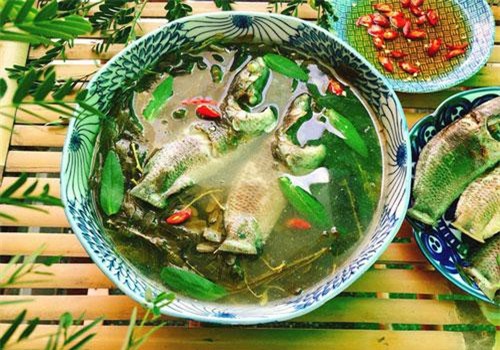 Ngon ngỡ ngàng canh cá rô đồng nấu lá me