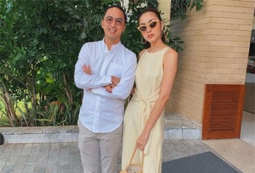 Vợ chồng Hà Tăng tay trong tay đi ăn cưới, nhan sắc mỏng manh của nàng ngọc nữ tiếp tục "đốn tim" fan