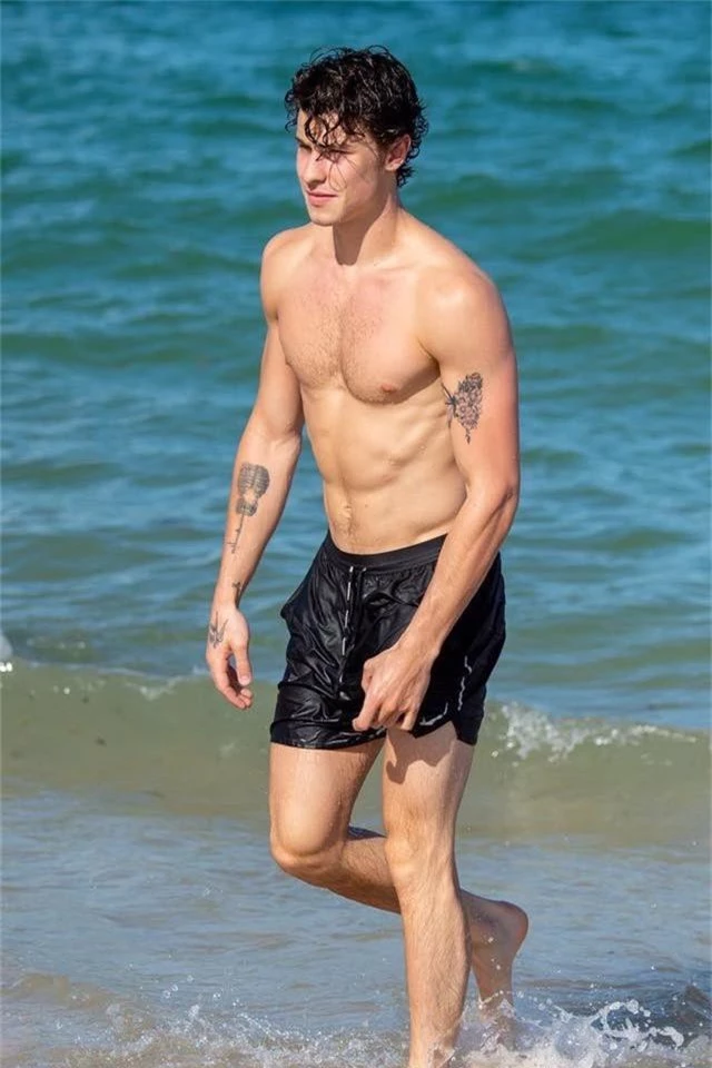 Ảnh Shawn Mendes khoe body cực phẩm gây bão: Đâu cần PR chiêu trò, thế này quá đủ để hàng triệu chị em ngã gục - Ảnh 4.