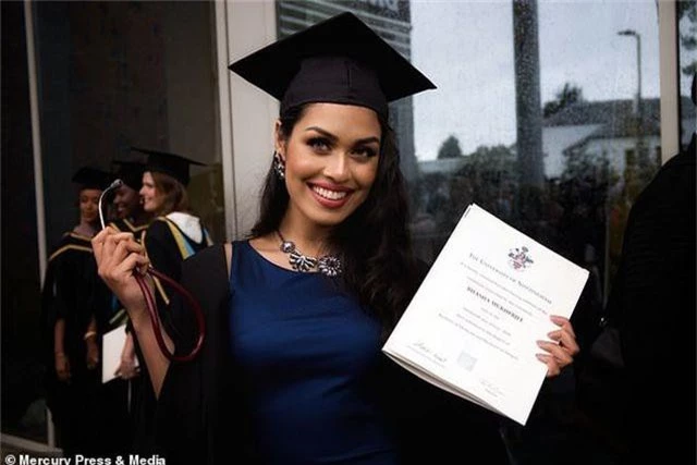 Hoa hậu có hai bằng Đại học, IQ 146, trở thành bác sĩ ngay sau đăng quang - 5