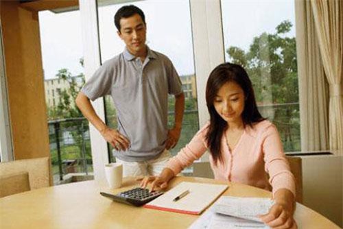 Tình một đêm với sếp để trả thù chồng ngoại tình, tôi bần thần trước tờ giấy anh để lại