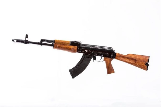  Theo Arms-Expo, khẩu AK TG2 được sản xuất giới hạn nhân kỷ niệm 70 năm thành lập Kalashnikov. Nguồn ảnh: Kalashnikov Media