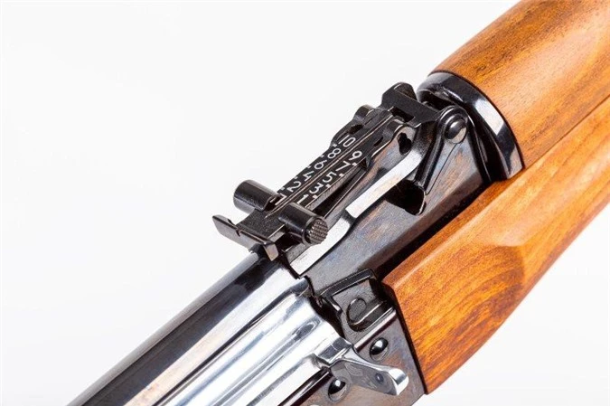 Cận cảnh thước ngắm của súng trường AK TG2. Nguồn ảnh: Kalashnikov Media