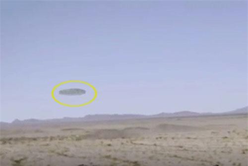 CLIP HOT (3/8): UFO ‘khủng’ theo dõi Thuỷ quân lục chiến Mỹ tập trận, màn phóng tên lửa siêu thanh của Nga