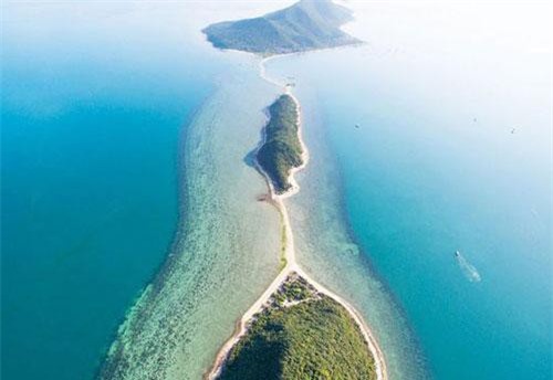 Sửng sốt với con đường mòn giữa biển “độc nhất vô nhị” ở Việt Nam