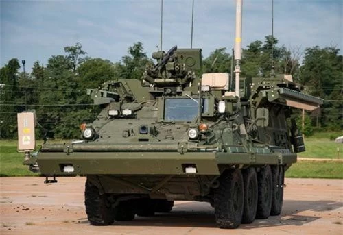 Xe thiết giáp chở quân M1126 Stryker với hệ thống phòng vệ chủ động Bức màn sắt trên nóc. Ảnh: Military Today.