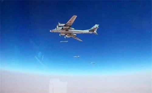 Máy bay ném bom Tu-95MS của Nga bắn tên lửa tiêu diệt IS tai Syria (Ảnh minh họa: Sputnik)