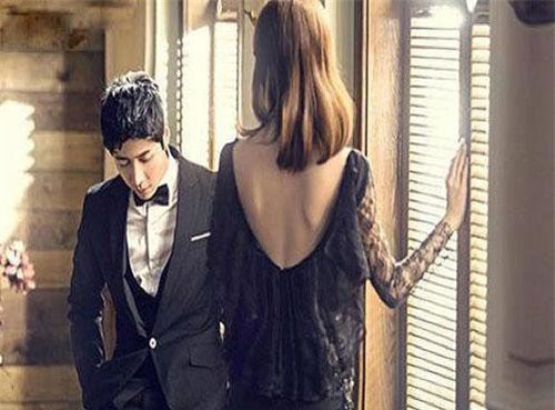 "Ăn vụng quên chùi mép", vợ trẻ tự tố tội ngoại tình