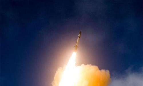 Bộ trưởng Quốc phòng Mỹ nói sắp triển khai tên lửa tại châu Á