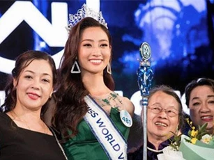 Bị đồn mua giải cho con, mẹ Hoa hậu Lương Thùy Linh chính thức lên tiếng