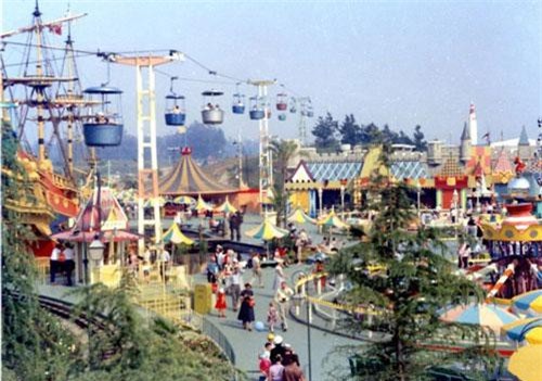 Công viên Disneyland nổi tiếng thập niên 1950 trông như thế nào?​