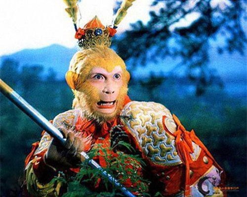 Vì sao Tôn Ngộ Không luôn đội mũ lông vũ dài oai phong?