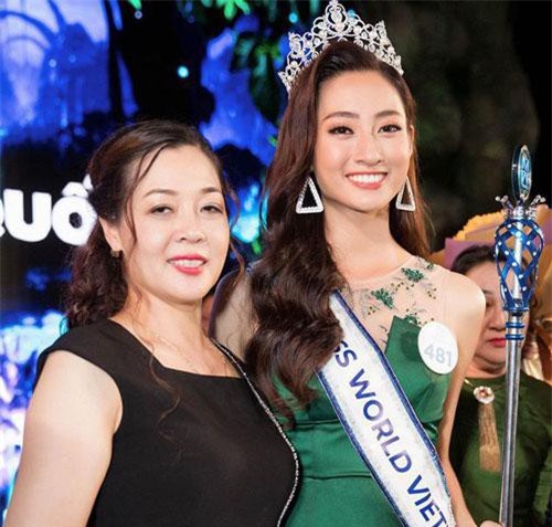 Mẹ hoa hậu Lương Thùy Linh: "Tôi lo lắng khi con thành Hoa hậu và bước vào showbiz"