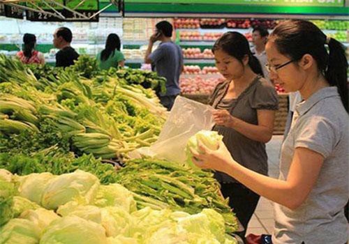 Rau xanh tăng giá sau bão