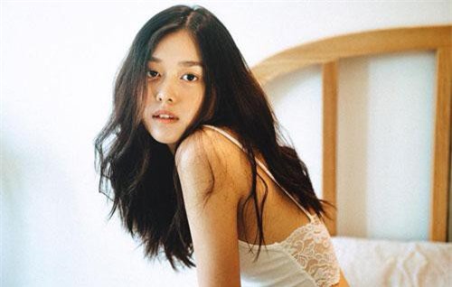 Cận cảnh ảnh đời thường của Á hậu 2 Miss World Việt Nam 2019: Chiều cao khủng cùng nhan sắc đỉnh cao, được gọi là "bản sao Hà Tăng"