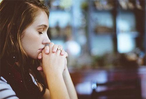 Ở nhà mẹ đẻ dưỡng thai mà tôi liên tục nhận được tin ngân hàng gửi đến thông báo nhận cả trăm triệu đồng, tôi tá hỏa phát hiện âm mưu của chồng