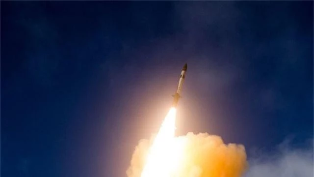 Bộ trưởng Quốc phòng Mỹ nói sắp triển khai tên lửa tại châu Á - 1