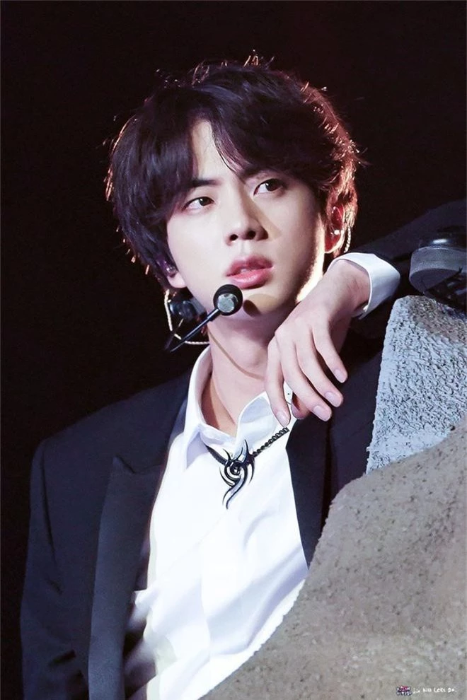 Top gương mặt đẹp nhất Kpop 2019: Visual đỉn nhất BTS và BLACKPINK lên ngôi, 1 idol vô danh gây khó hiểu vì vị trí quá cao - Ảnh 2. Top gương mặt đẹp nhất Kpop 2019: Visual đỉn nhất BTS và BLACKPINK lên ngôi, 1 idol vô danh gây khó hiểu vì vị trí quá cao - Ảnh 2.