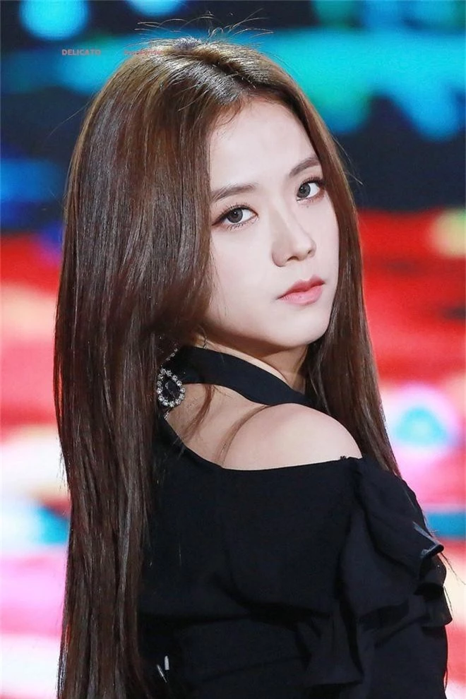 Top gương mặt đẹp nhất Kpop 2019: Visual đỉn nhất BTS và BLACKPINK lên ngôi, 1 idol vô danh gây khó hiểu vì vị trí quá cao - Ảnh 9. Top gương mặt đẹp nhất Kpop 2019: Visual đỉn nhất BTS và BLACKPINK lên ngôi, 1 idol vô danh gây khó hiểu vì vị trí quá cao - Ảnh 9.