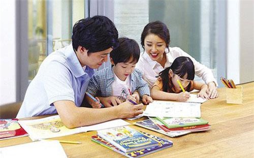 Bố mẹ ra đề toán cho con trai, cuối cùng cả nhà... không ai giải được