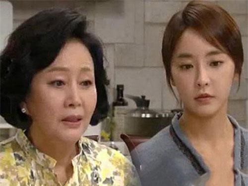 Tưởng chồng ngoại tình vì cả tháng không màng "yêu", nào ngờ trăm sự "nhờ" mẹ chồng