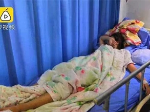 Thử thách squat 1.000 lần, cô gái và bạn rủ nhau nhập viện vì tổn thương thận