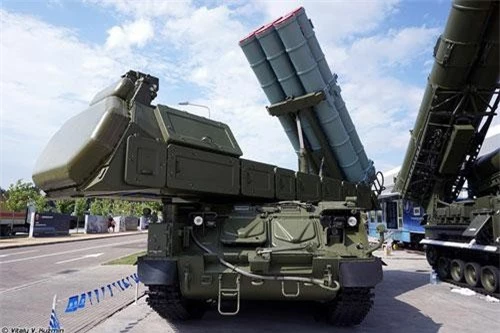 Trong khuôn khổ Diễn đàn quân sự - kỹ thuật Army 2019 mới kết thúc cách đây không lâu, Tập đoàn Almaz-Antey giới thiệu phần lớn các thành phần chính của hệ thống tên lửa phòng không tầm trung thế hệ mới nhất 9K317M Buk-M3 Viking. Nguồn ảnh: Vitaly-Kuzmin