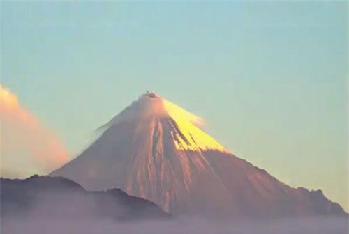 UFO xuất hiện tại miệng núi lửa ở Ecuador?