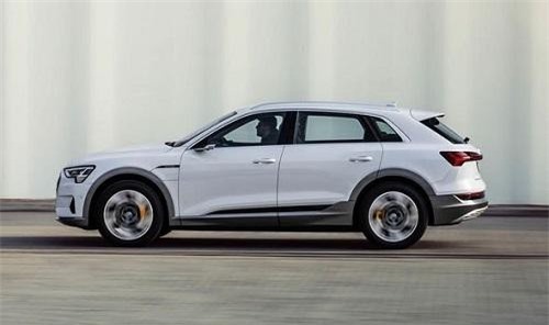 Audi e-tron 50 quattro: Mẫu xe điện mới giá "bình dân" hơn