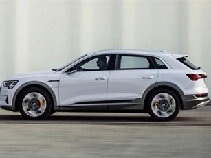 Audi e-tron 50 quattro: Mẫu xe điện mới giá "bình dân" hơn